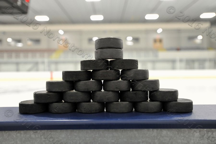 Wheaton College Men\'s Ice Hockey vs Middlesex Community College. - Photo By: KEITH NORDSTROM